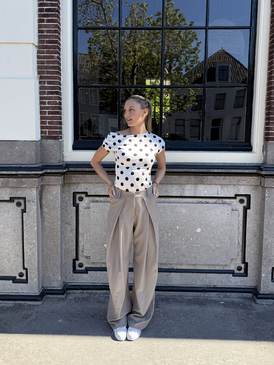 Ella | Wide-leg trousers with pleats | Taupe | Tall
