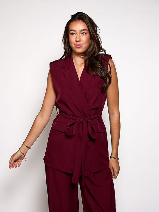 Loes gilet met ceintuur | Bordeaux | Tall