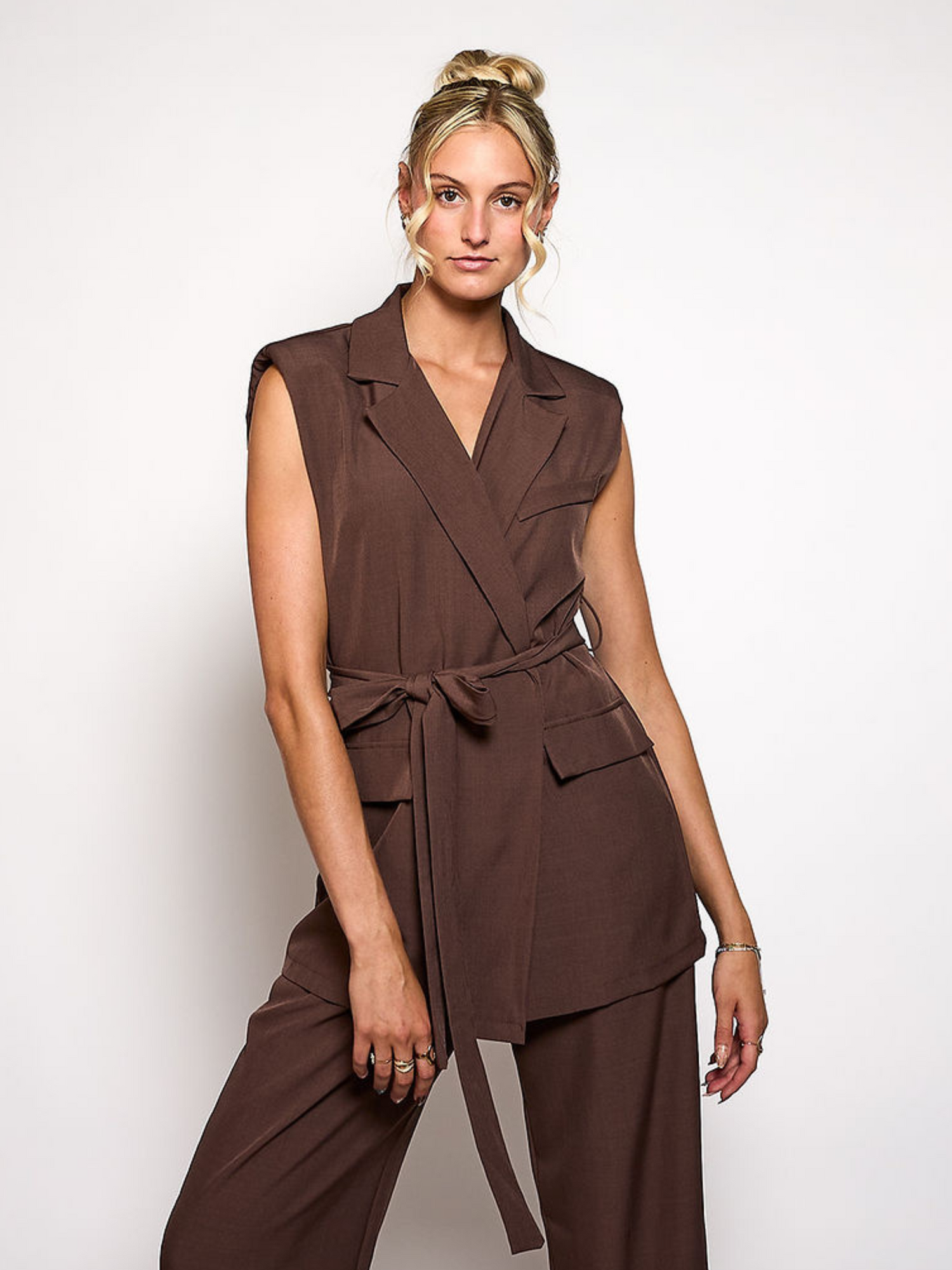 Loes vest with belt | Brown | Tall