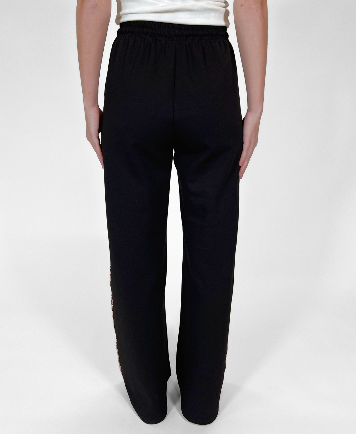 Izzy pants | Zwart met streep | Tall