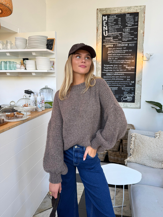 Lulu | Knitted sweater | Brown